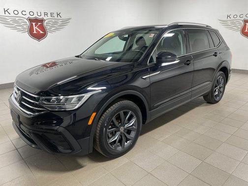 Deep Black Pearl Effect 2023 Volkswagen Tiguan 2.0T SE