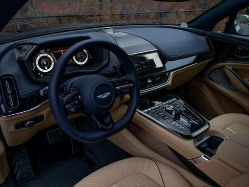 2025 Aston Martin DBX 707