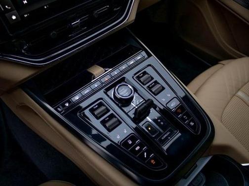 2025 Aston Martin DBX 707
