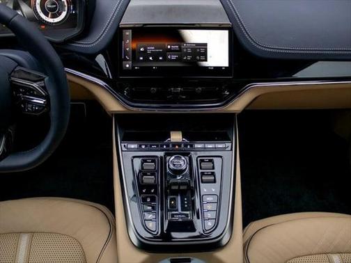 2025 Aston Martin DBX 707