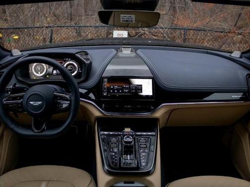 2025 Aston Martin DBX 707