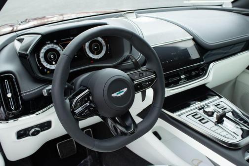 2025 Aston Martin DBX 707