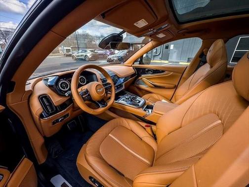 2025 Aston Martin DBX 707