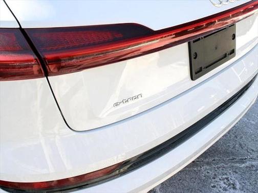 2019 Audi e-tron Prestige