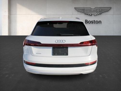 2019 Audi e-tron Prestige