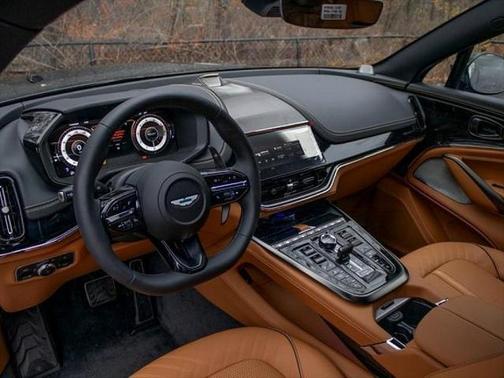 2025 Aston Martin DBX 707