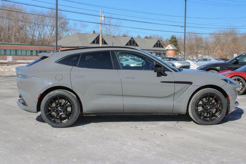 2022 Aston Martin DBX Base