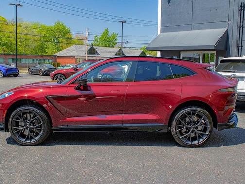 2025 Aston Martin DBX 707