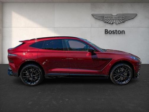 2025 Aston Martin DBX 707