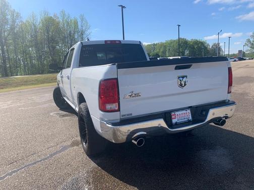 Photo 4 of 17 of 2019 RAM 1500 Classic Big Horn