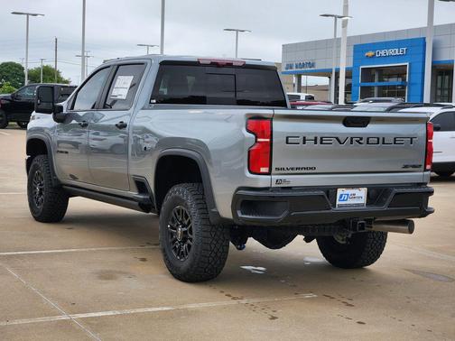 Sterling Gray Metallic 2026 Chevrolet Silverado 2500 Crew Cab, Standard Bed, XR2, 4WD