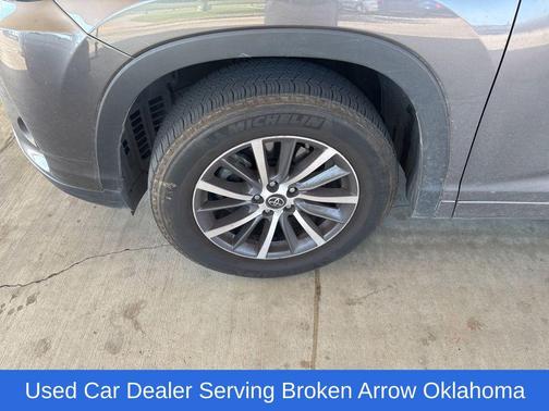 Predawn Gray Mica 2017 Toyota Highlander XLE