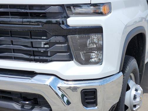 Summit White 2025 Chevrolet Silverado 3500 WT