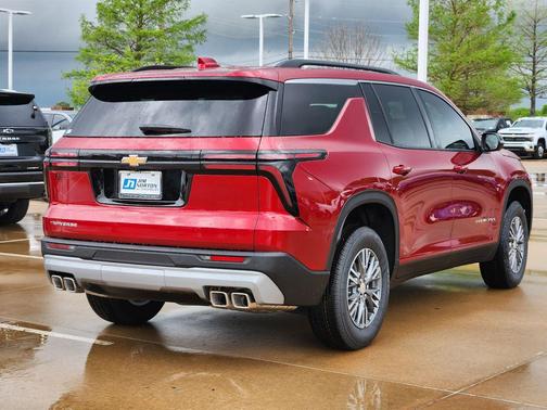Radiant Red Tintcoat 2026 Chevrolet Traverse LT