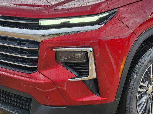 Radiant Red Tintcoat 2026 Chevrolet Traverse LT