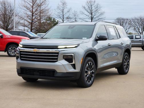 Sterling Gray Metallic 2026 Chevrolet Traverse LT