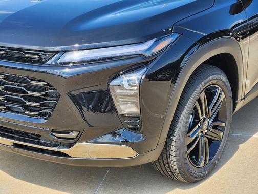 Black Metallic 2026 Chevrolet Trax FWD ACTIV