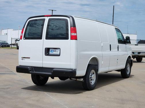 Summit White 2026 Chevrolet Express 2500 Work Van