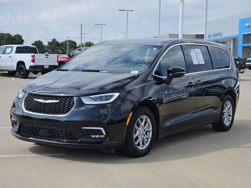 Diamond Black Crystal Pearlcoat 2024 Chrysler Pacifica Touring