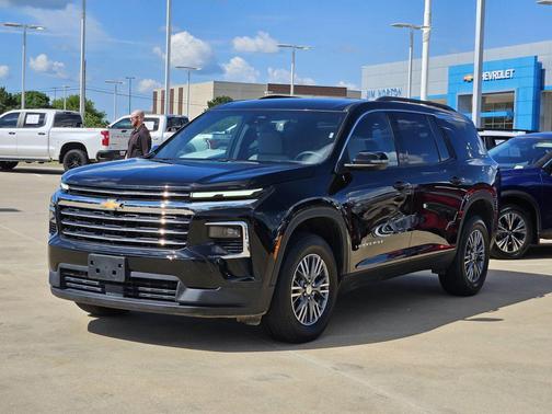 Mosaic Black Metallic 2025 Chevrolet Traverse LT