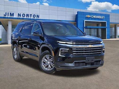 Mosaic Black Metallic 2025 Chevrolet Traverse LT
