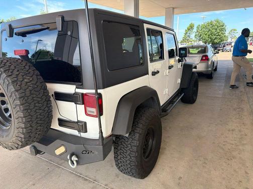 Bright White Clearcoat 2013 Jeep Wrangler Unlimited Rubicon
