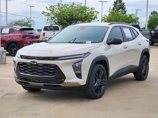 Summit White 2026 Chevrolet Trax FWD ACTIV