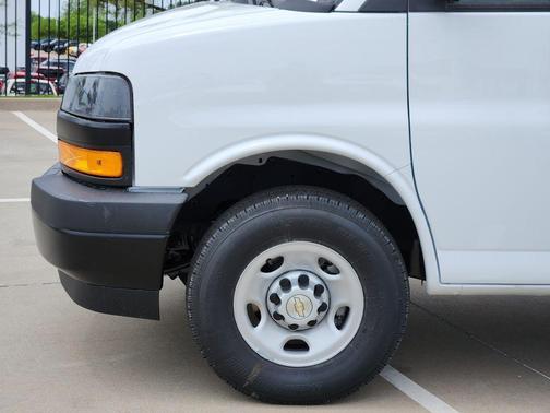 Summit White 2026 Chevrolet Express 2500 Work Van