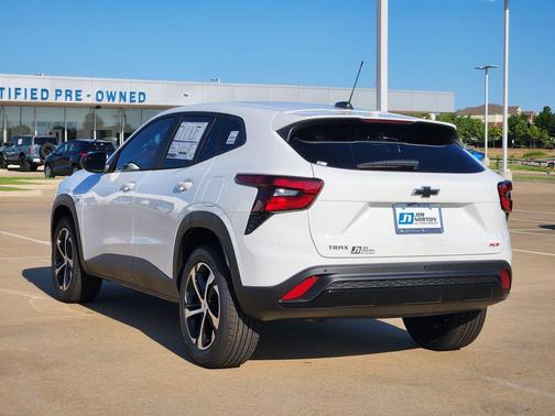 Summit White 2026 Chevrolet Trax FWD 1RS