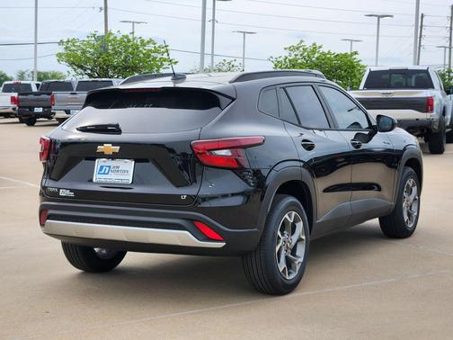 Black Metallic 2026 Chevrolet Trax LT