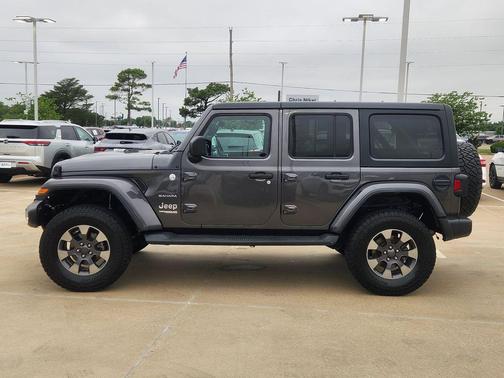 Granite Crystal Metallic Clearcoat 2018 Jeep Wrangler Unlimited Sahara