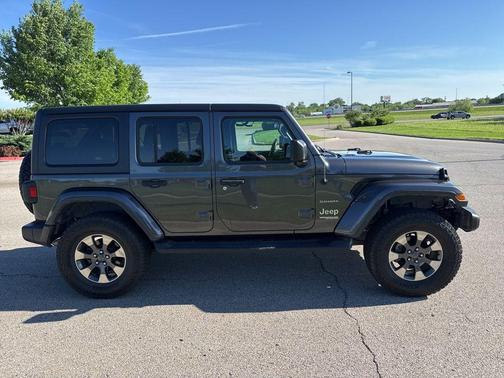Granite Crystal Metallic Clearcoat 2018 Jeep Wrangler Unlimited Sahara