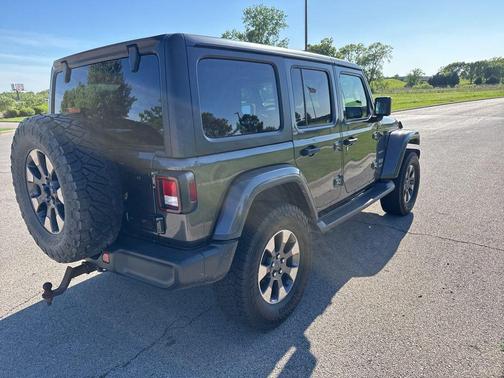 Granite Crystal Metallic Clearcoat 2018 Jeep Wrangler Unlimited Sahara