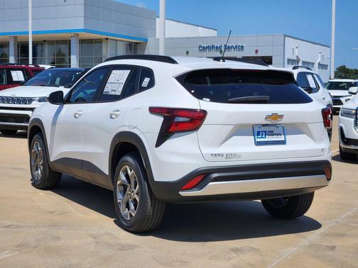 Summit White 2026 Chevrolet Trax LT