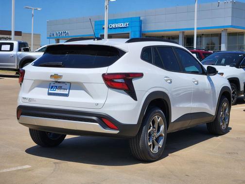 Summit White 2026 Chevrolet Trax LT