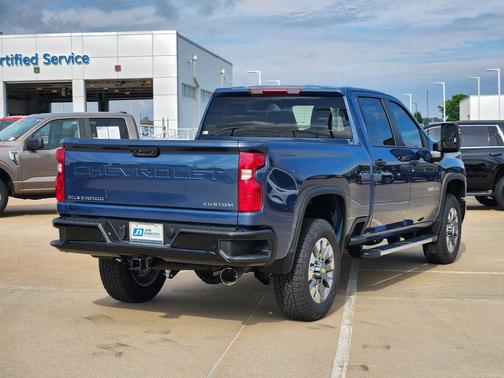 Lakeshore Blue Metallic 2026 Chevrolet Silverado 2500 Custom