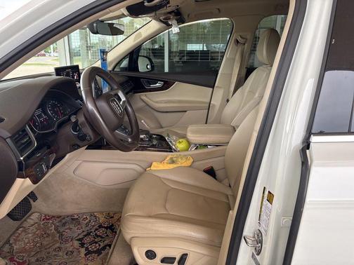 White 2018 Audi Q7 3.0T Premium Plus