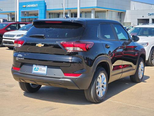 Black Metallic 2026 Chevrolet Trailblazer LS