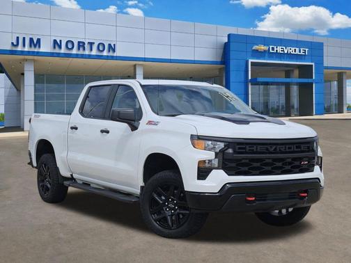 Summit White 2023 Chevrolet Silverado 1500 Custom Trail Boss