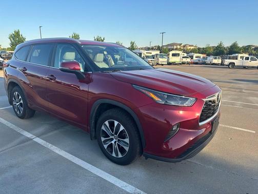 Ruby Flare Pearl 2023 Toyota Highlander XLE