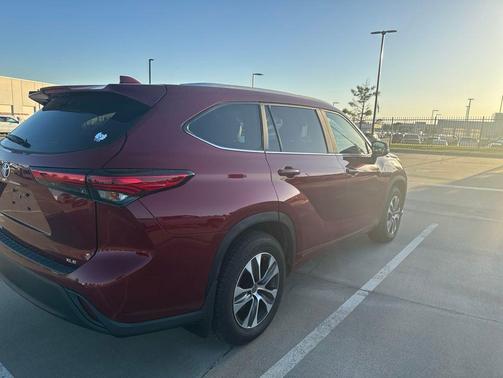Ruby Flare Pearl 2023 Toyota Highlander XLE