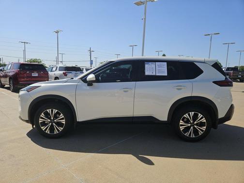 Pearl White Tricoat 2023 Nissan Rogue SV