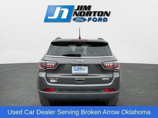 Granite Crystal Metallic Clearcoat 2022 Jeep Compass Latitude