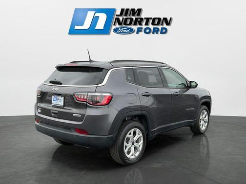 Granite Crystal Metallic Clearcoat 2022 Jeep Compass Latitude