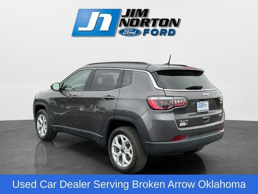 Granite Crystal Metallic Clearcoat 2022 Jeep Compass Latitude