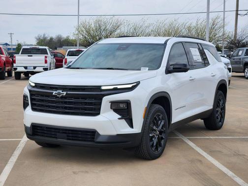 Summit White 2026 Chevrolet Traverse LT