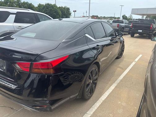 Super Black Clearcoat 2022 Nissan Altima SR FWD