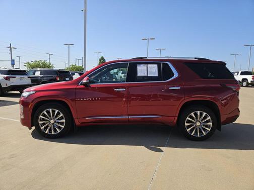 Radiant Red Tintcoat 2023 Chevrolet Traverse Premier