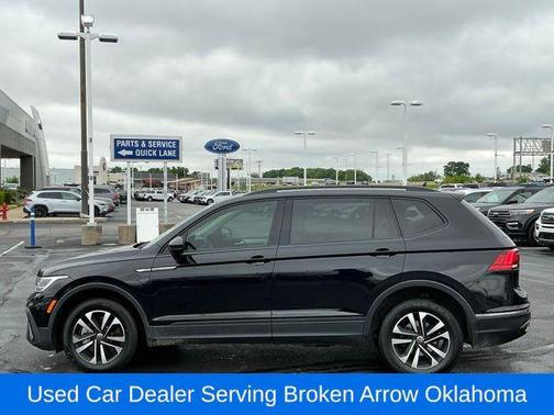 Deep Black Pearl 2022 Volkswagen Tiguan 2.0T S
