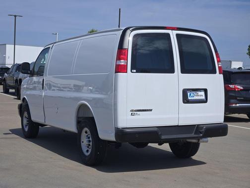 Summit White 2026 Chevrolet Express 2500 Work Van